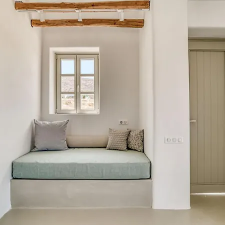 Lil Paros Aprt.3